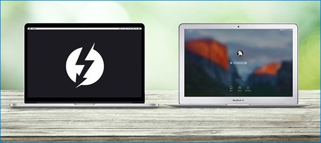 起動していない Mac の電源を入れます